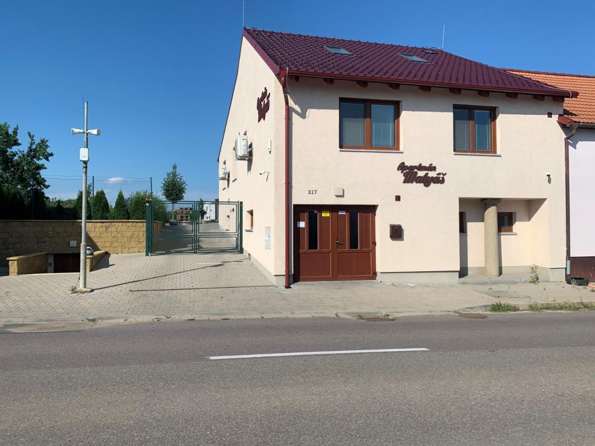 Apartman Matyas Drnholec Exterior foto