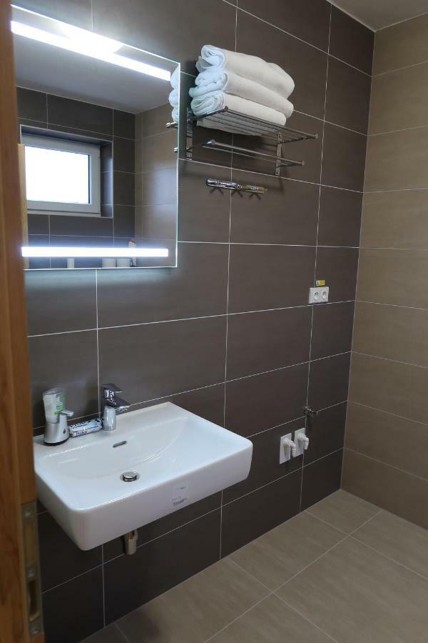 Apartman Matyas Drnholec Exterior foto
